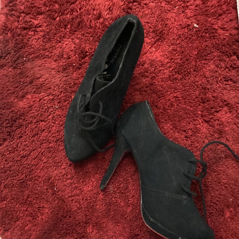Heels - Picture 4 of 4